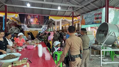 โรงครัวหลวงพ่ออิฏฐ์ วัดจุฬามณี ประกอบอาหารช่วยผู้ประสบอุทกภัย ๑๐ ตุลาคม ๒๕๖๙