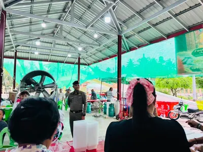 โรงครัวหลวงพ่ออิฏฐ์ วัดจุฬามณี ประกอบอาหารช่วยผู้ประสบอุทกภัย ๑๐ ตุลาคม ๒๕๖๙