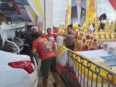 โรงครัวหลวงพ่ออิฏฐ์ วัดจุฬามณี ประกอบอาหารช่วยผู้ประสบอุทกภัย ๑๐ ตุลาคม ๒๕๖๙