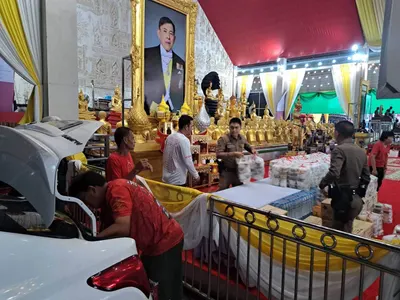 โรงครัวหลวงพ่ออิฏฐ์ วัดจุฬามณี ประกอบอาหารช่วยผู้ประสบอุทกภัย ๑๐ ตุลาคม ๒๕๖๙