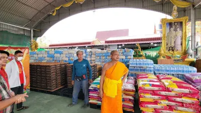สิ่งของที่วัดจุฬามณีรวบรวมส่งช่วยเหลือผู้ประสบอุทกภัย อำเภอบางไทร จังหวัดพระนครศรีอยุธยา