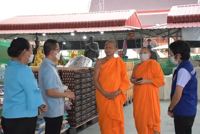พระครูโสภิตวิริยาภรณ์ (หลวงพ่ออิฏฐ์) มอบข้าวสาร น้ำปลา น้ำดื่ม และไข่ไก่ ให้สำนักงานพระพุทธศาสนาแห่งชาติ นำไปช่วยเหลือผู้ประสบอุทกภัย ๒๑ ตุลาคม ๒๕๖๕