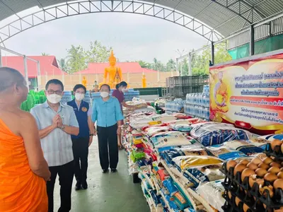 พระครูโสภิตวิริยาภรณ์ (หลวงพ่ออิฏฐ์) มอบข้าวสาร น้ำปลา น้ำดื่ม และไข่ไก่ ให้สำนักงานพระพุทธศาสนาแห่งชาติ นำไปช่วยเหลือผู้ประสบอุทกภัย ๒๑ ตุลาคม ๒๕๖๕
